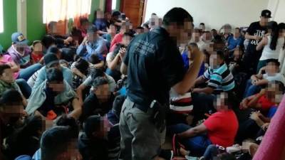 La mayoría de los migrantes rescatadados son menores de edad.