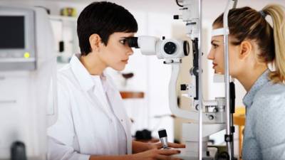 La retinopatía diabética ocurre como resultado directo de una glucosa alta en sangre de manera crónica.
