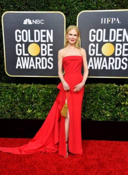 Nicole Kidman, hermosa de rojo en los Globos de Oro de 2020.