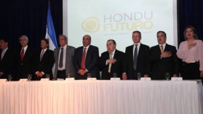 Desde la izq.: René Becerra, Grupo Jaremar; Jacobo Atala, BAC-Honduras; Luis Miguel Castillo, Embotelladora La Reina; Miguel Facussé, presidente de Químicas Dinant; Camilo Atala, presidente de Grupo Financiero Ficohsa y de Hondufuturo; Rafael Ferrari, presidente de Fundación Televicentro; Fredy Nasser, presidente de FundaNasser; Yani Rosenthal, presidente de Cementos Bijao, y Georgina Barahona, Grupo Karims.