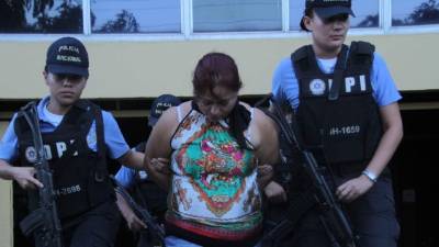 En el expediente, la defensa presentó una fotografía de este año donde la mujer creía que estaba embarazada, pues su estómago estaba abultado.