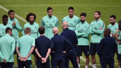 Medios españoles señalan que si Real Madrid pierde este martes el estratega Zidane podría ser cesado del banquillo. Foto AFP.