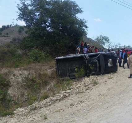 Un muerto y 17 personas heridas deja volcamiento en Lempira