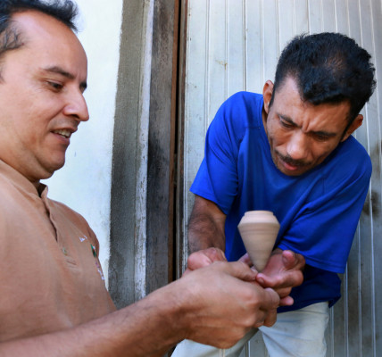 Los expertos hacen malabares con los trompos de Nano