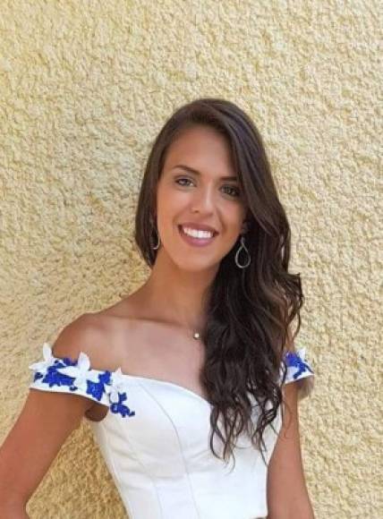 Rolland había sido finalista en el Miss Loire 2017, año en el que buscó clasificarse al Miss Francia.