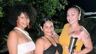 Fotografía en la que aparecen Dione Solórzano, Nikendra McCoy y María Antonia Cruz, víctimas de un triple crimen en Roatán.