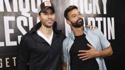 Los cantantes Ricky Martin y Enrique Iglesias.