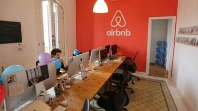 La pandemia del coronavirus ha pegado fuerte a Airbnb.