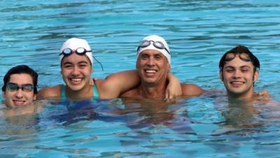 lejandro Panting, Michelle Ramírez, Rodolfo Torres y Alfonso Durán, todos del club Delfines Sampedranos.