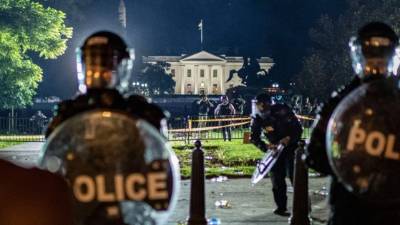 La Unión Americana de Libertades Civiles y otros grupos de derechos civiles acusaron en junio de 2020 al entonces presidente de violar los derechos constitucionales de los activistas de Black Lives Matters.