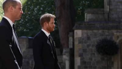 Los príncipes William y Harry. (AFP)