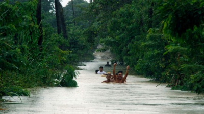 Las inundaciones y deslizamientos provocados por las lluvias de la tormenta tropical Iota, que se está fortaleciendo en el Mar Caribe, han derivado en una emergencia en Cartagena de Indias.