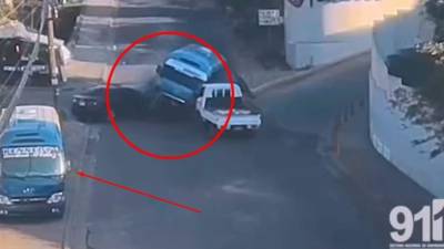 El accidente fue registrado por las cámaras del 911.