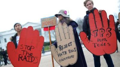 Los centroamericanos esperan en vilo la decisión de Trump sobre el futuro del TPS. Foto archivo.