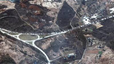 Un enorme convoy militar ruso rodea la capital ucraniana y prepara el asalto final contra Kiev.