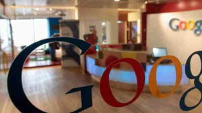 Logotipo de Google en las oficinas de la compañía en Londres.
