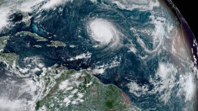 Fotografía satelital cedida hoy por la Oficina Nacional de Administración Oceánica y Atmosférica (NOAA) de Estados Unidos.