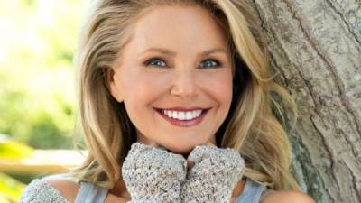 Christie Brinkley luce radiante a pesar de sus 61 de años.