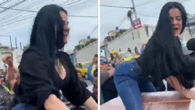 Momento el que la mujer bailaba reguetón sobre el ataúd de su esposo.
