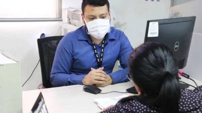 Las instituciones están obligadas a garantizar al personal 'todos los insumos de bioseguridad necesarios' para el desempeño de sus funciones'.