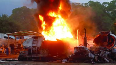 Un muerto y dos cisternas destruidas deja incendio en plantel de El Zapotal