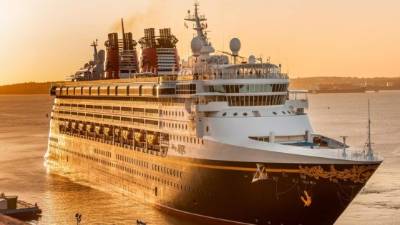 Fotografía muestra una vista general del crucero 'Disney Magic'.