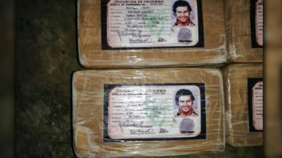 Es primera vez que las autoridades decomisan droga etiquetada con el rostro de Pablo Escobar.