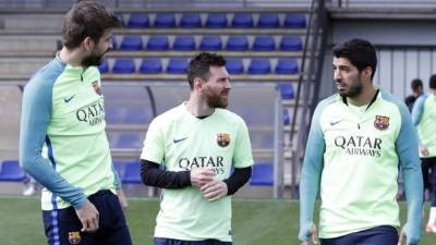 Piqué y Messi no estarán presentes ante Granada, Luis Suárez es una esperanza de gol en los blaugranas. Foto Mundo Deportivo.