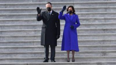 Kamala Harris y Douglas Emhoff llegan al Capitolio de los Estados Unidos para la toma de posesión de Joe Biden.