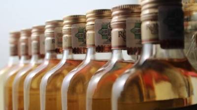 El alcohol adulterado es nocivos para el consumo.