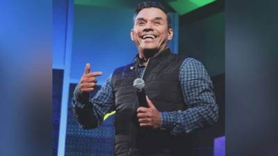 La tarde de este viernes Julio Melgar, pastor y cantante evangélico de Guatemala, murió tras perder la dura batalla que libró contra el cáncer durante varios años.