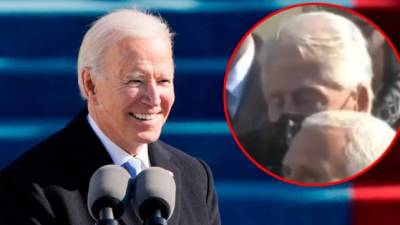 Las cámaras captaron el momento exacto en que el presidente Biden daba su discurso y Bill Clinton dormía.