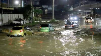 Inundación en calle de San Pedro Sula | Fotografía de archivo
