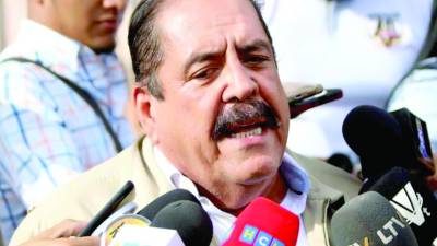 En una parte del narcovideo de 2013 los cabecillas de carteles de Honduras hablan entre ellos de los pagos de sobornos realizados a políticos a cambio de protección y colocación de su gente .