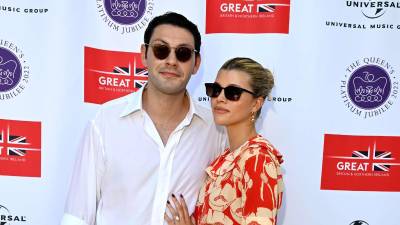 Elliot Grainge y Sofía Richie revelaron la noticia en exclusiva para la revista Vogue.