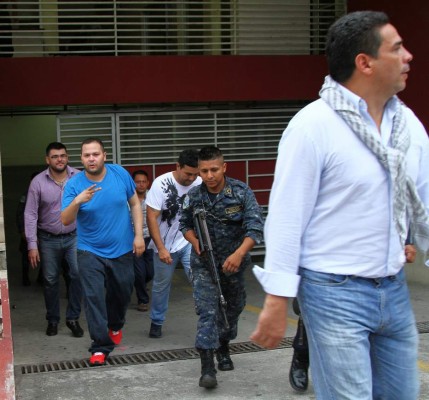 Juez deja libres a hondureño y cuatro extranjeros acusados de narcotráfico