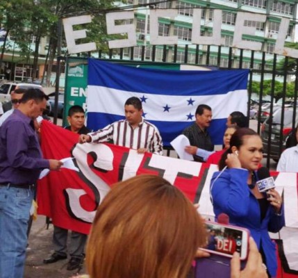 Sindicalistas se toman el Hospital Escuela en Tegucigalpa