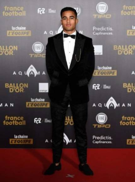 El joven futbolista Justin Kluivert, hijo de Patrick Kluivert, ha asistido a la Gala.