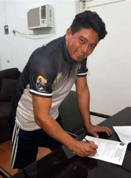 El entrenador hondureño Reynaldo Tilguath ha renovado su contrato con el equipos Santos FC de Siguatepeque de la Liga de Ascenso.