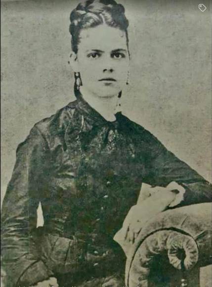Adela Morazan Lastiri fue la única hija de Francisco Morazan y su esposa María Josefa. Adela nació en San Salvador. Murió de causas naturales en Santa Tecla. Fue ama de casa y fue la esposa de Cruz Ulloa y Dubon con quien tuvo 5 hijos: Esteban, Mercedes, Josefina , Francisco y Ernesto.