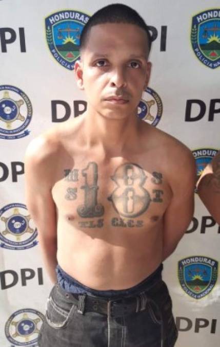 Varios de los detenidos tienen tatuajes alusivos a la pandilla 18.