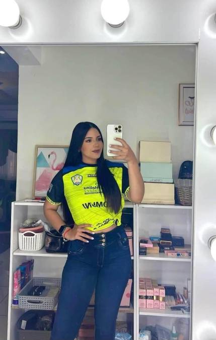 Stephanie Lobo es la bella novia del futbolista hondureño Cristian Neptalí Cálix, volante de los Potros del Olancho FC.