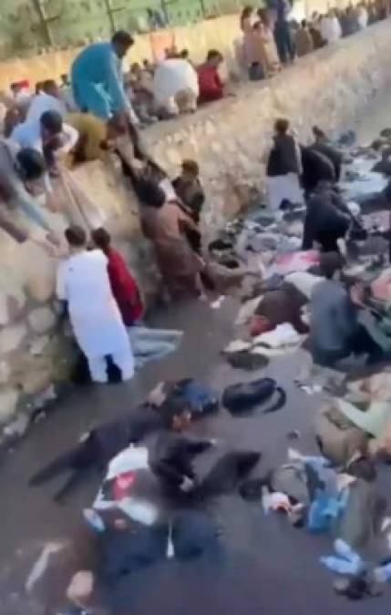 Masacre en aeropuerto de Kabul deja 70 muertos, EEUU amenaza con represalias