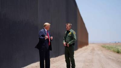 Trump visitó el muro en la frontera como parte de la campaña para su reelección./AFP.
