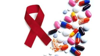 Las personas con VIH deben tomar sus medicamento.