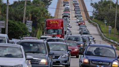 Los efectos del huracán Matthew ya se sienten en Florida. Alrededor de 1.5 millones de personas están bajo las órdenes de evacuación.