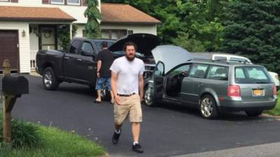 El hombre fue captado frente a la casa de sus padres, presuntamente el día de su mudanza.