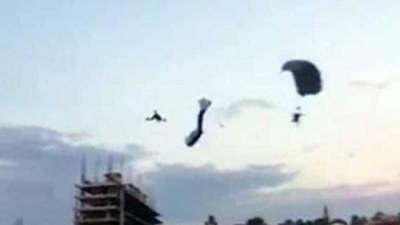 El accidente fue captado en video, para luego viralizarse en las redes sociales.