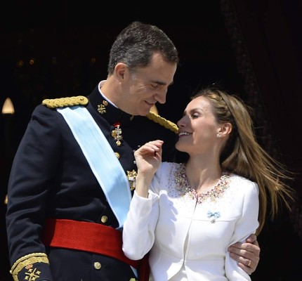 Letizia, sobria y clásica por la crisis