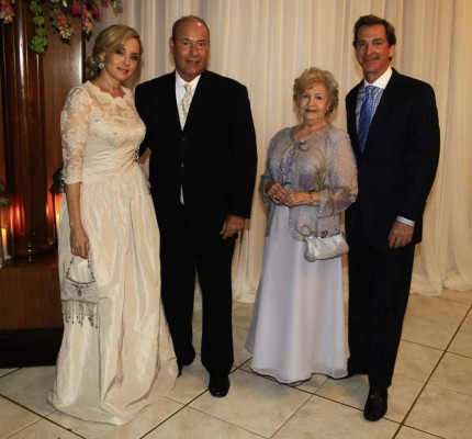 Yusuf Amdani y Bushra Siddiqi celebran su enlace en Honduras